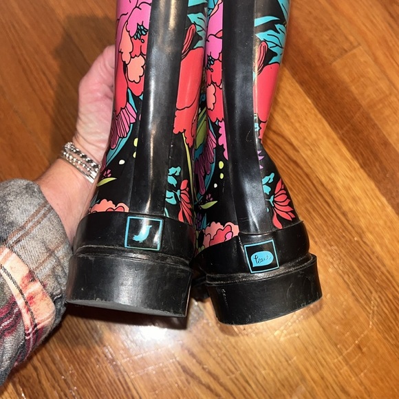 Sakroots ladies floral black rain boots size 7 - Picture 3 of 7